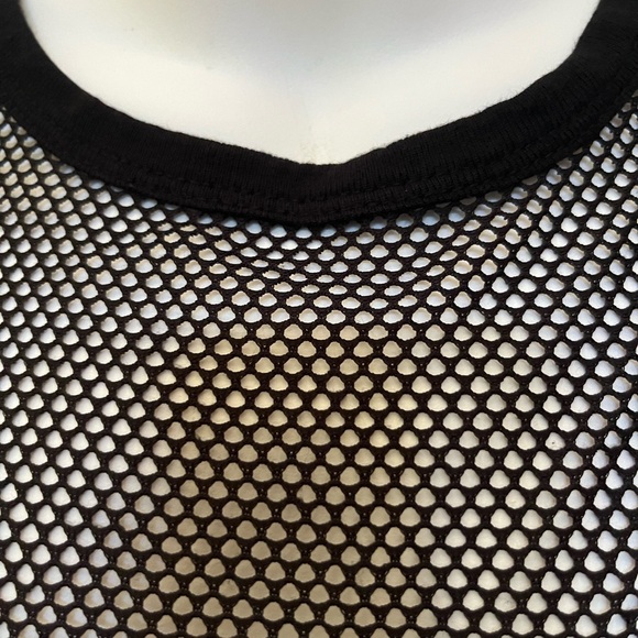 Bershka Y2K Womens black Fishnet Cropped Tee Shirt Size Small
Unfinished seam - Picture 6 of 6